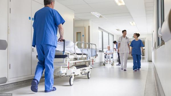 Les soins d’urgence dans les hôpitaux publics vont être gratuits 
