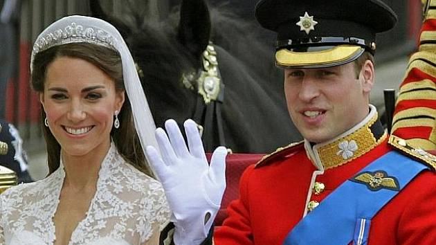 Výročí svatby Kate a Williama: Odezírání ze rtů, kauza šaty a další zajímavosti 