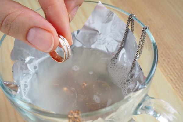 How to clean silver with baking soda