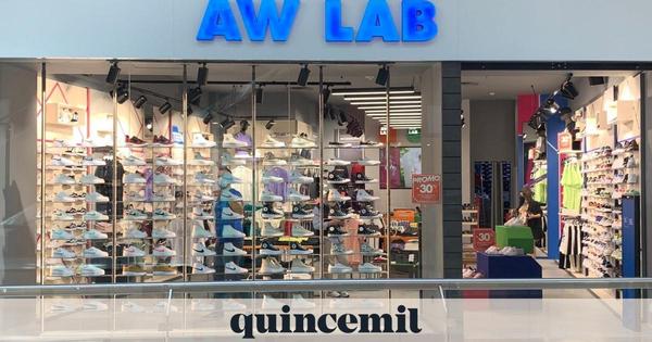 La tienda de ropa deportiva y urbana AW Lab abre en Santiago su primer local de Galicia