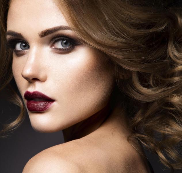Conseil maquillage : le rouge à lèvres foncé, j'ose ou pas ? 