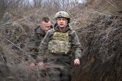 Poutine dévoile une arme secrète dans le conflit imminent en Ukraine – des soldats en rouge à lèvres 
