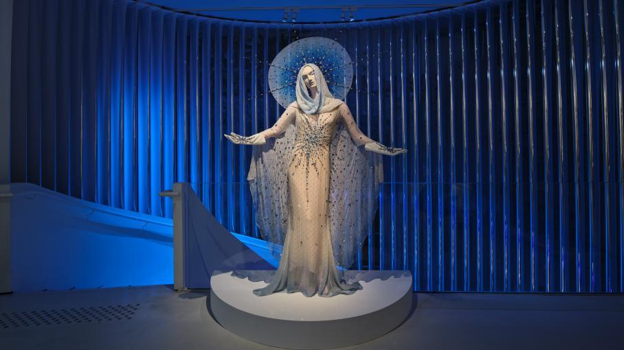 EN IMAGES. "Thierry Mugler : Couturissime" ou la folie créative d'un couturier flamboyant au Musée des Arts Décoratifs