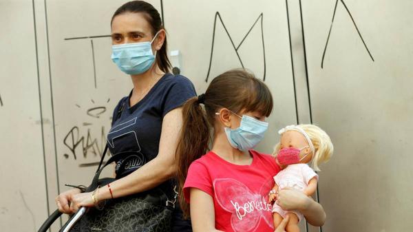 Las mascarillas no deben ser obligatorias para los niños menores de cinco años, dice la OMS | Noticias ONU