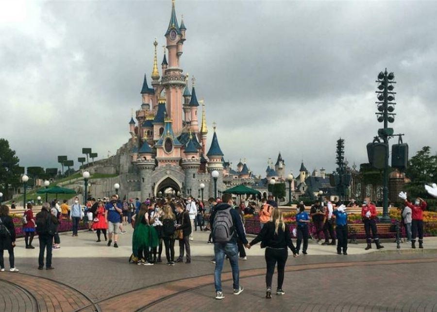 Priée d’arrêter d’allaiter à Disneyland Paris : «On m’a dit que je devais aller ailleurs» 