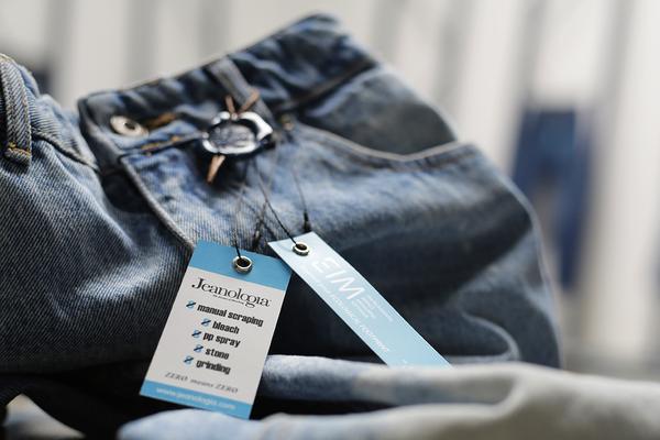 How Jeanology works, the Spanish company that "spoils" the jeans of Levi’s and Inditex sustainably