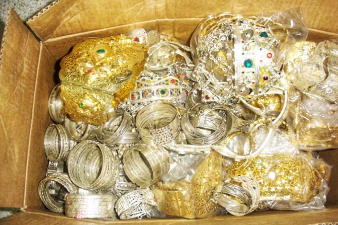 Decomiso de joyas de oro en Tánger Med a un residente en Italia