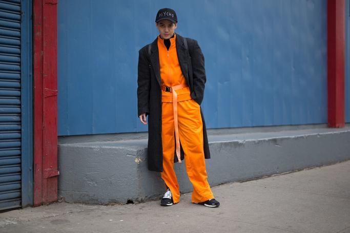 ¡Alerta naranja! Fichamos las piezas deportivas de este color en tendencia que mejor van con todos tus looks de temporada