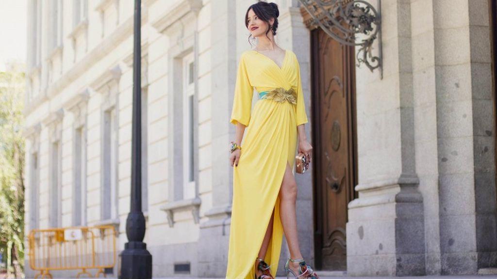 Adiós a las supersticiones: combinar un vestido amarillo con estilo es muy fácil