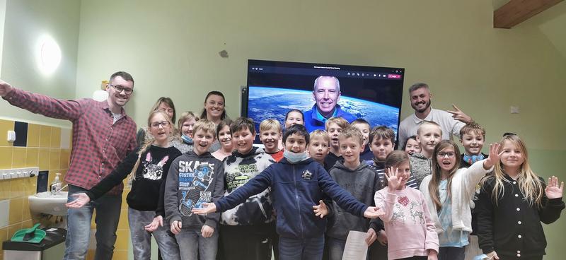 Novinářská i učitelská senzace: děti z Bruntálska zpovídaly slavného astronauta 