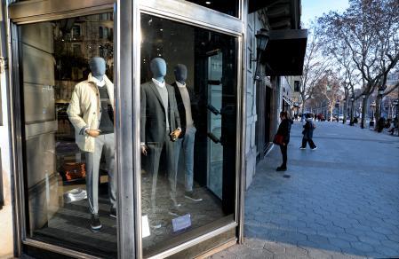 La ómicron y la cuesta de enero vacían calles y comercios de Barcelona 