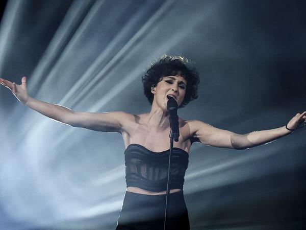 Barbara Pravi sort son premier album "On n'enferme pas les oiseaux" et prépare sa tournée internationale : "L'Eurovision, ça m'a changé la vie"