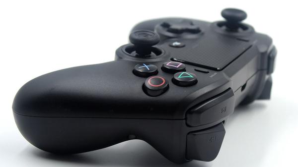  Nacon Asymmetric Wireless Controller Review: The alternative to the DualShock 4?  - Comparison: 34 controllers / gamepads tested, for consoles or PC