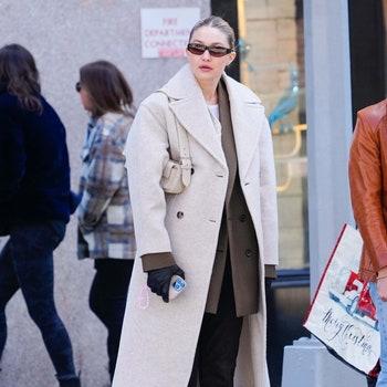 Street Style: Katie Holmes nous montre comment porter des cuissardes cet hiver 