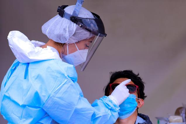 San Diego: Aumentan hospitalizaciones ante propagación de COVID-19 entre no vacunados 