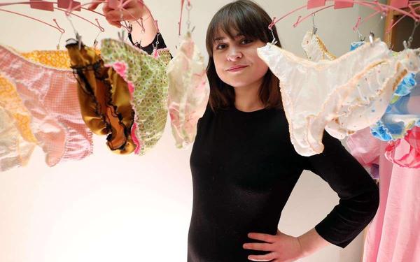 Bordeaux: she recycles recovery fabrics into small trendy panties