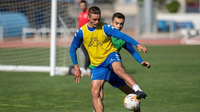 The 'damn' hand for Luis Molina in his debut with the Alcorcón