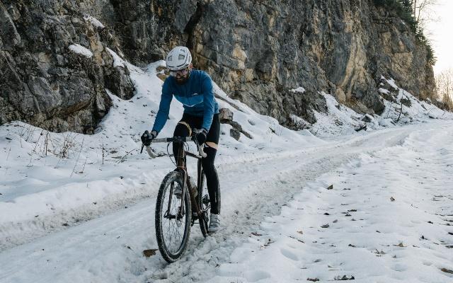 5 essential garments to go cycling when it's cold