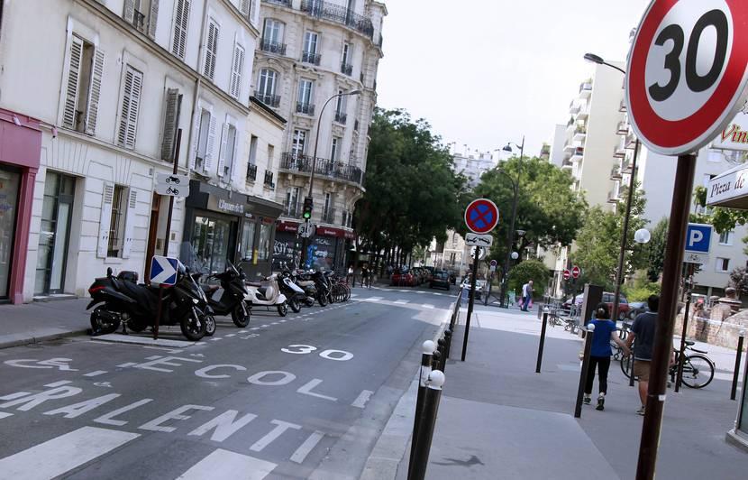 Paris: la vitesse moyenne d'un automobiliste en journée est de 13,1 km/h, selon une étude 