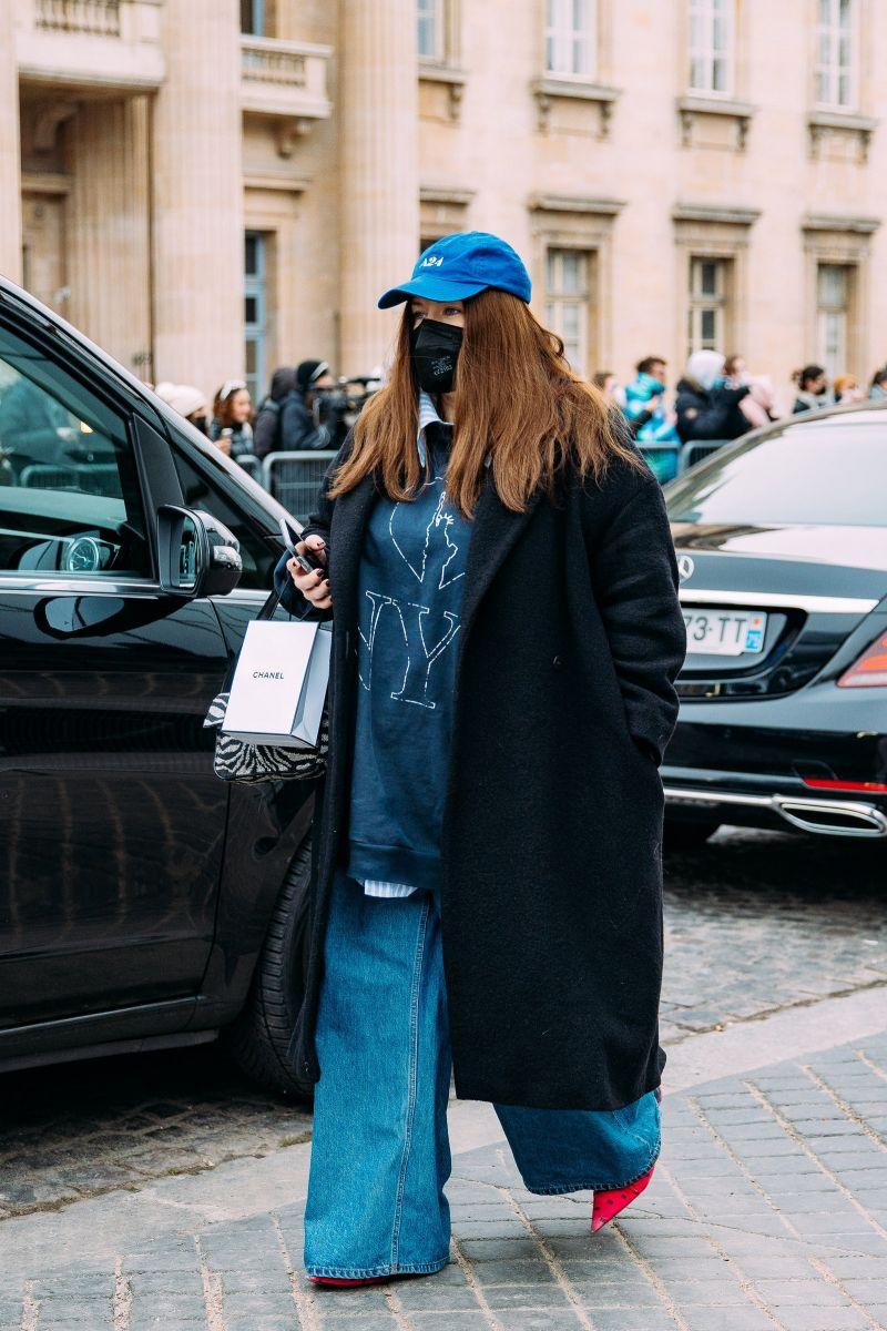 7 pantalones desfilan en el street style de la semana de la Alta Costura