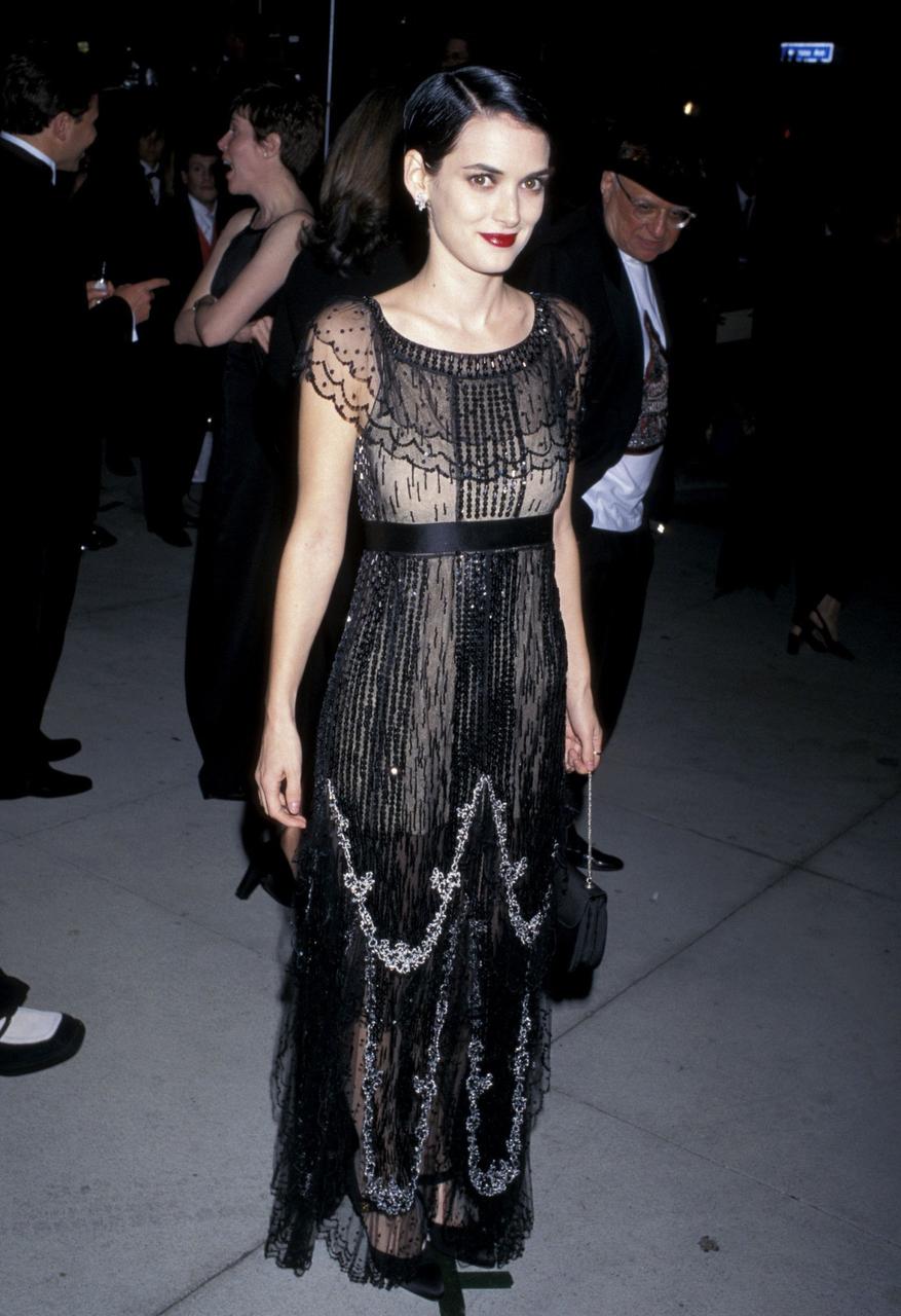 MOR.BO 10 looks que hacen de Winona Ryder un icono fashion de los 90 y más allá