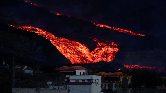 Erupción en La Palma, 15 de octubre | El volcán abre una nueva boca y la lava destruye más de 1.800 edificaciones