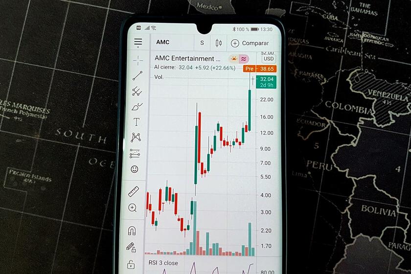 Las acciones de AMC suben un 68% en una semana tras un nuevo "rally" en Reddit: el fenómeno WallStreetBets sigue trayendo cola