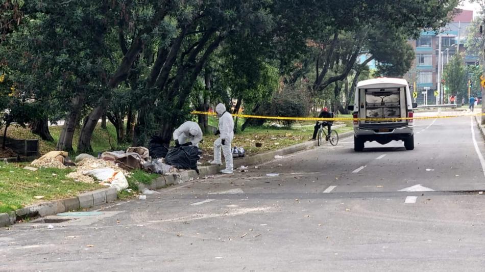 Desde un carro negro se habrían arrojado restos humanos encontrados en Bogotá 