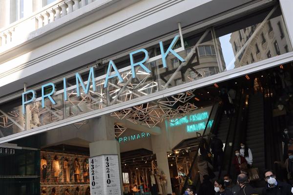Primark lanza un nuevo plan de reciclaje en sus tiendas del Reino Unido