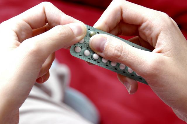 Pilule pour hommes, vasectomie, injections : l'histoire de la contraception masculine 
