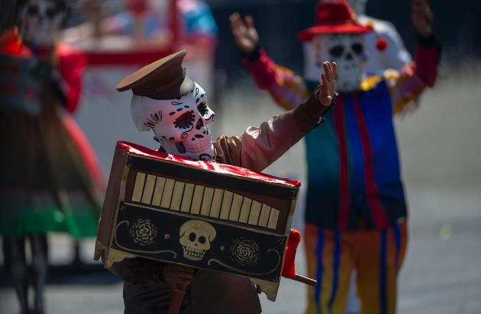 In Mexico City, the parade of the day of the dead returns after the pandemic |LFM Radio