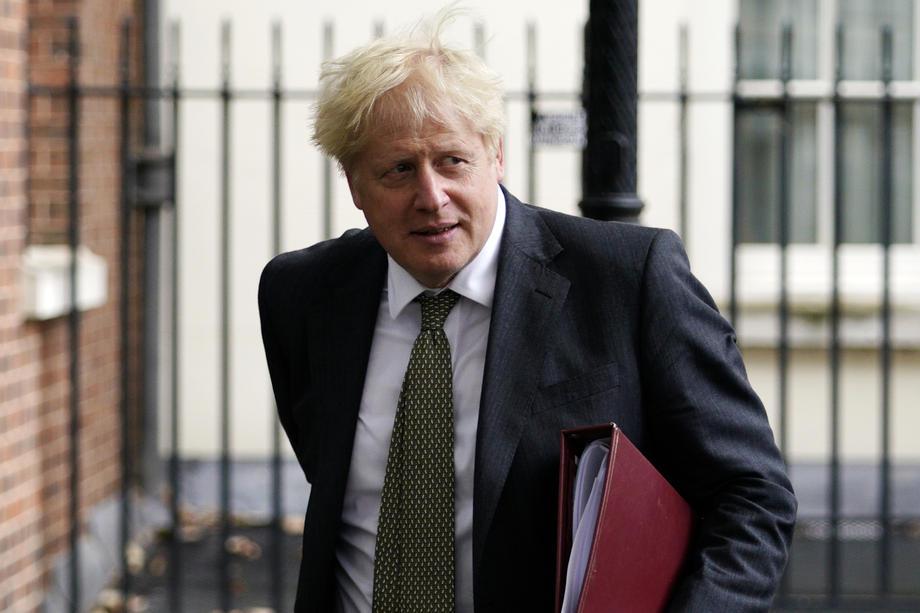 L'avenir de Boris Johnson repose sur les «hommes en costume gris» 