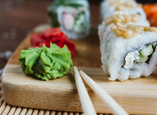 How to eat sushi: Recommendations to order and eat as a tokyo native