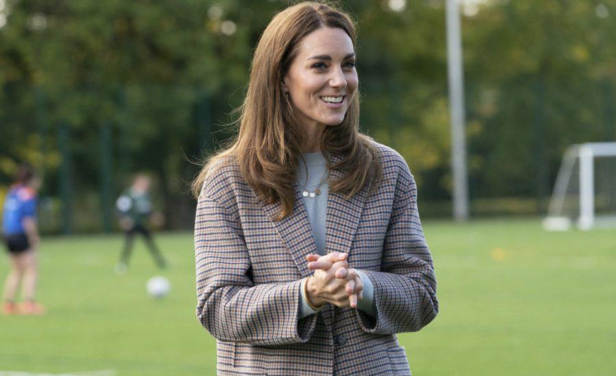 Looks inspirados en Kate Middleton para ser una mamá con mucho estilo (y comodidad)