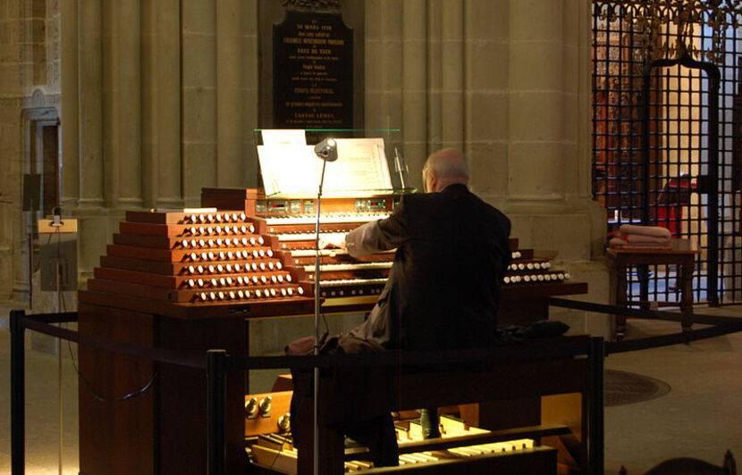An organist of the Strasbourg Cathedral dismissed after a conviction for sexual harassment