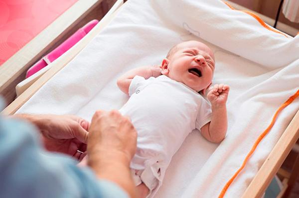 Bebés Bebés Cómo vestir a un recién nacido en invierno: 7 consejos para un bebé tranquilo