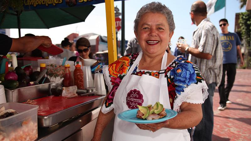 "La Guerrerense”, la carreta de mariscos de Sabina Bandera