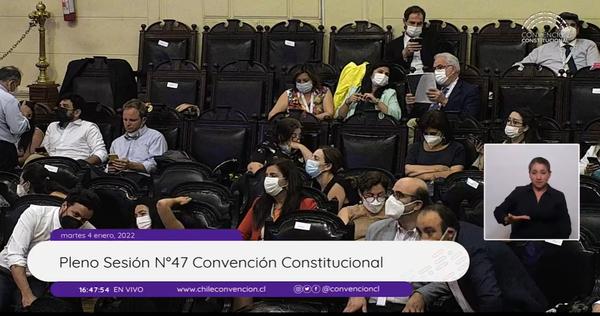 Marinovic causa polémica por no usar mascarilla en la Convención: 