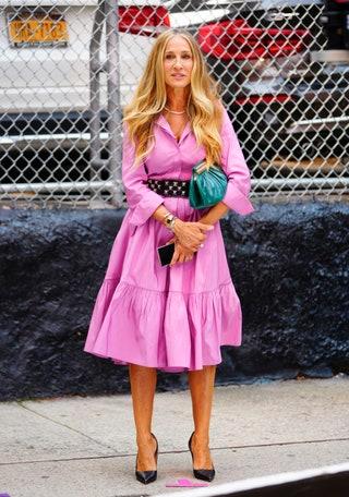 « And Just Like That » : Carrie Bradshaw revêt l’une de ses robes emblématiques