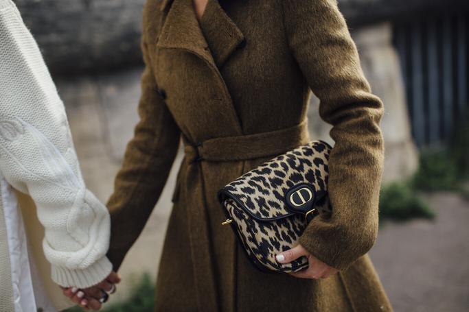 Bags to carry in your hand and waste style this fall
