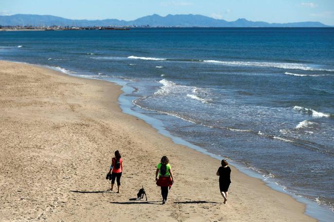 Cuatro playas nudistas a un paso de Valencia y otras cinco muy cerca para bañarte sin ropa