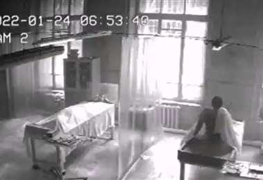 VIDEO: Captan a muerto volviendo a la vida en una morgue de Rusia