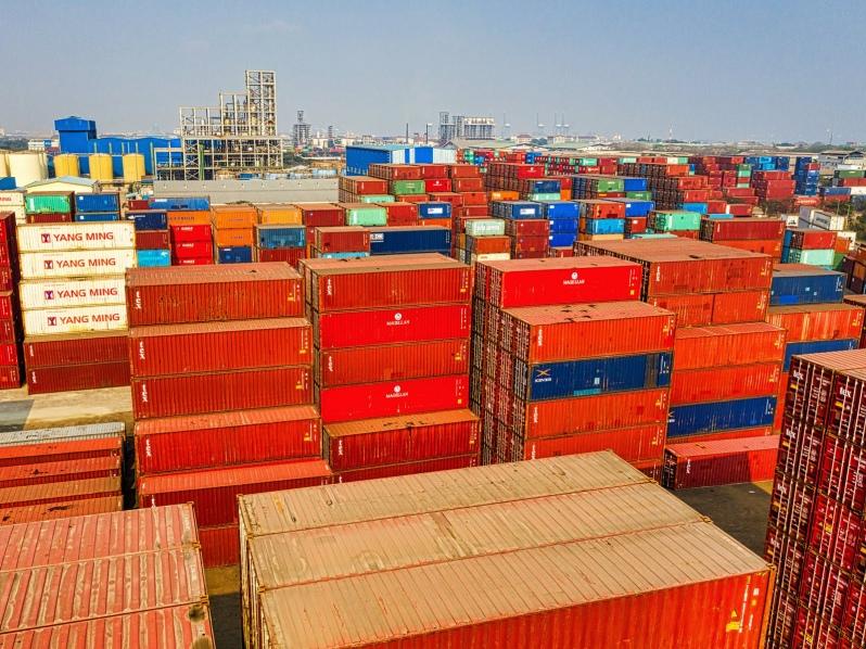 Escasez de contenedores se agudiza y dispara costos debido a congestión en diferentes puntos de la cadena de suministro - MundoMaritimo 