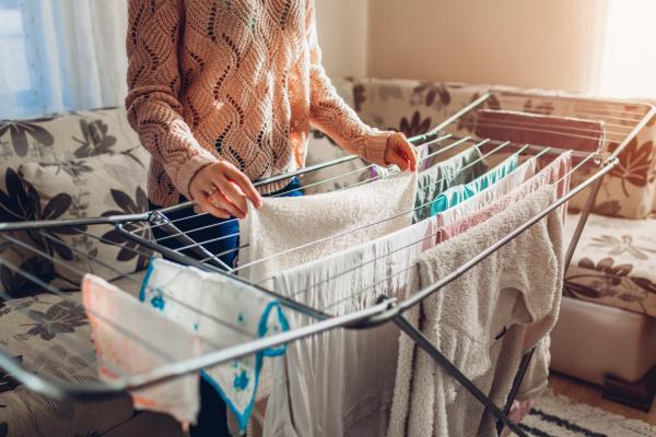Consejos para secar (y cuidar) la ropa en invierno
