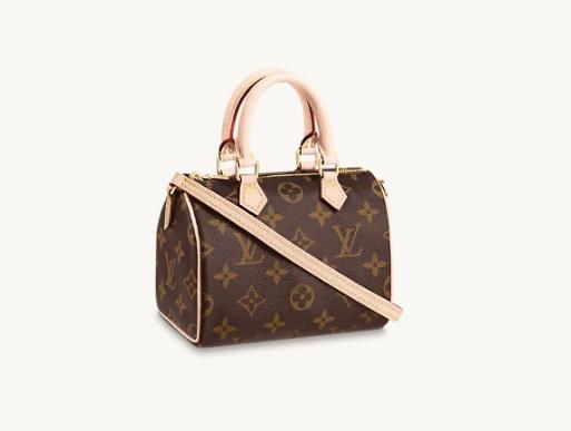 Mini fashionista: Matilda posa con una cartera de Louis Vuitton, enterate cuánto cuesta 