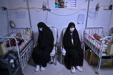 En Afghanistan, la faim se propage et conduit des bébés aux portes de la mort