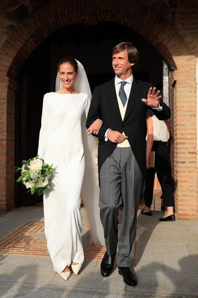 Amelia Millán se casa con el vestido minimalista de las novias más sofisticadas 