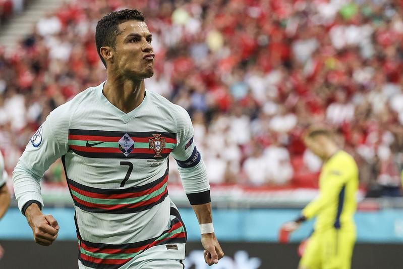 Maďarsko - Portugalsko 0:3. Góly v závěru, Ronaldo má rekord EURO