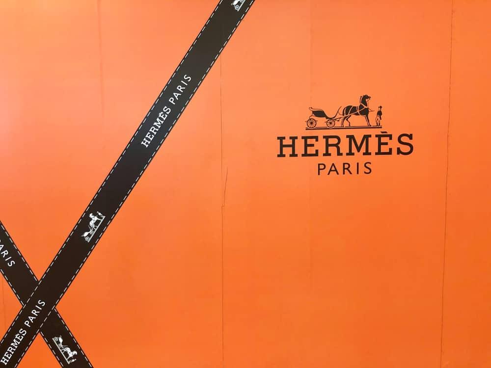 Avis action Hermès (RMS) – Faut-il acheter maintenant ? Notre avis, analyse et prédiction 2022 