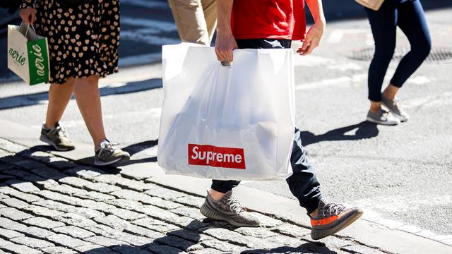 Why The North Face Owner is going to pay 2,100 million dollars for Supreme 